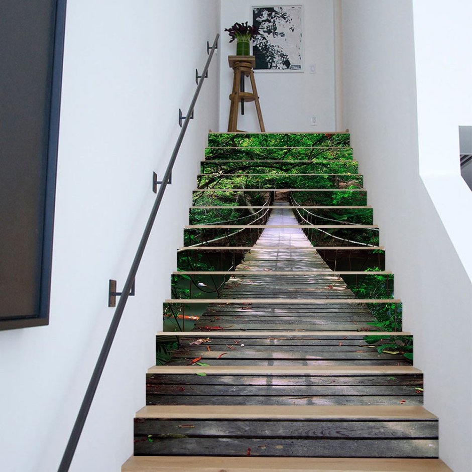 Прихожая с лестницей