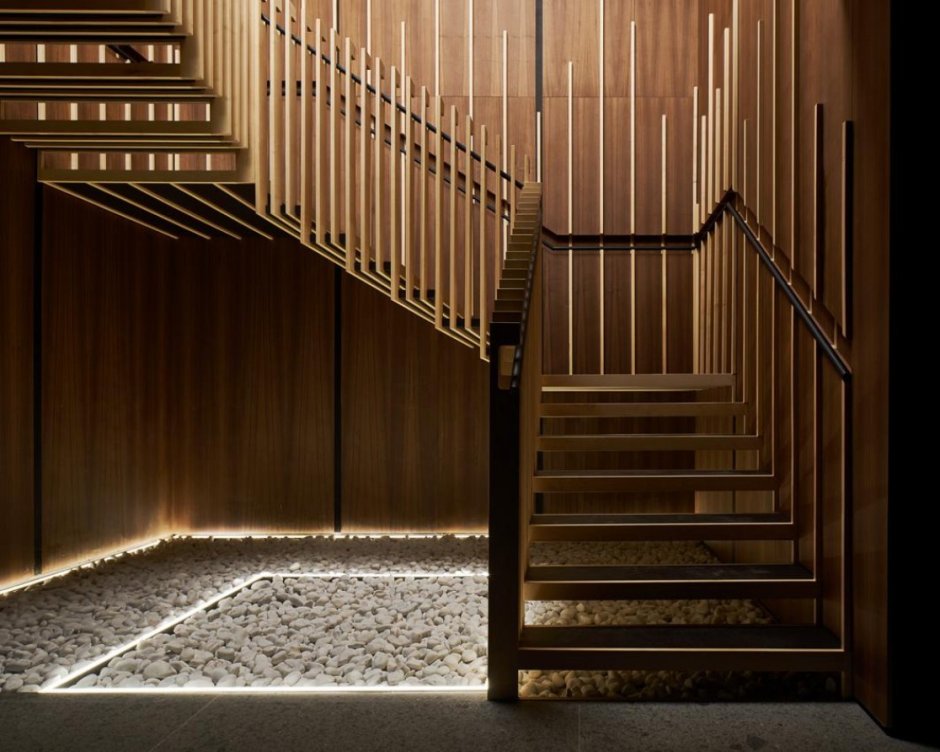 Отделка под лестницей