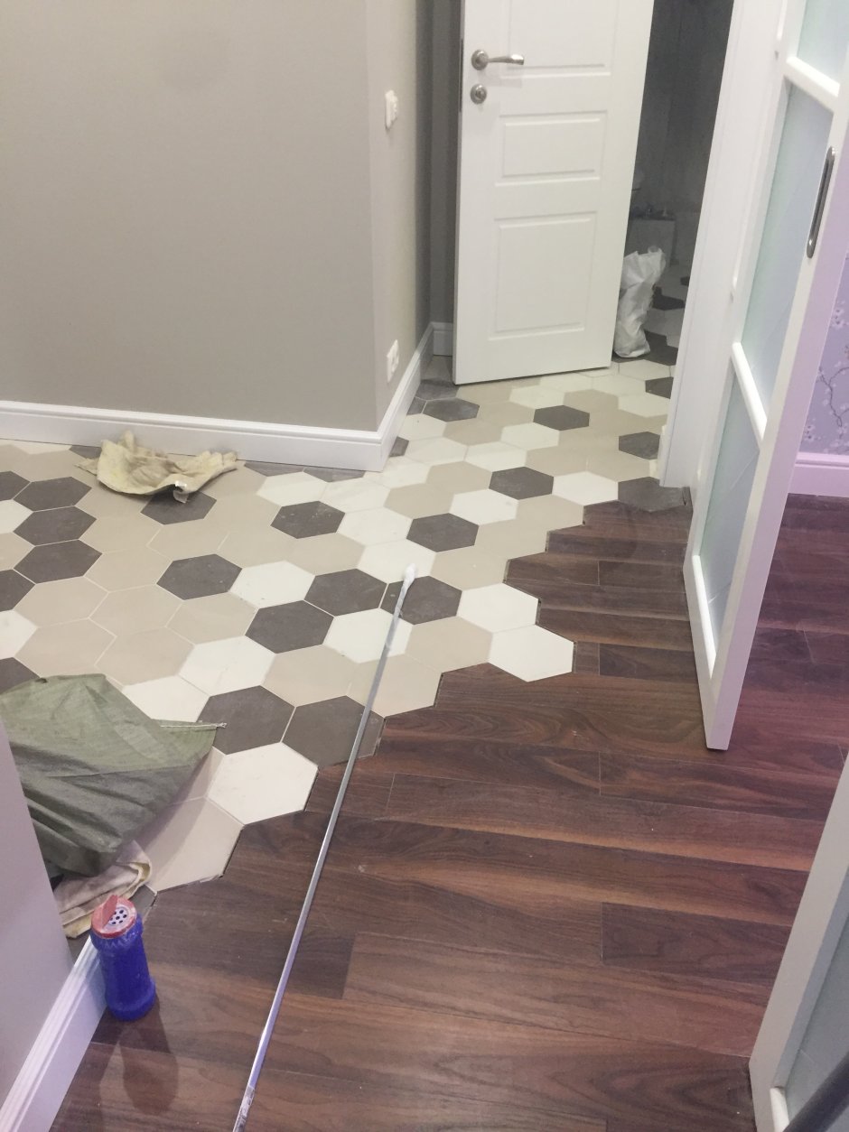 Стык кафеля и ламината на кухне