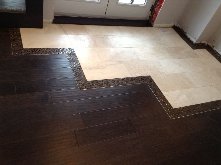 Плитка и линолеум в прихожей