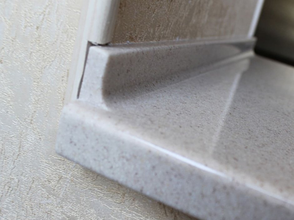 Пристеночный бортик из искусственного камня