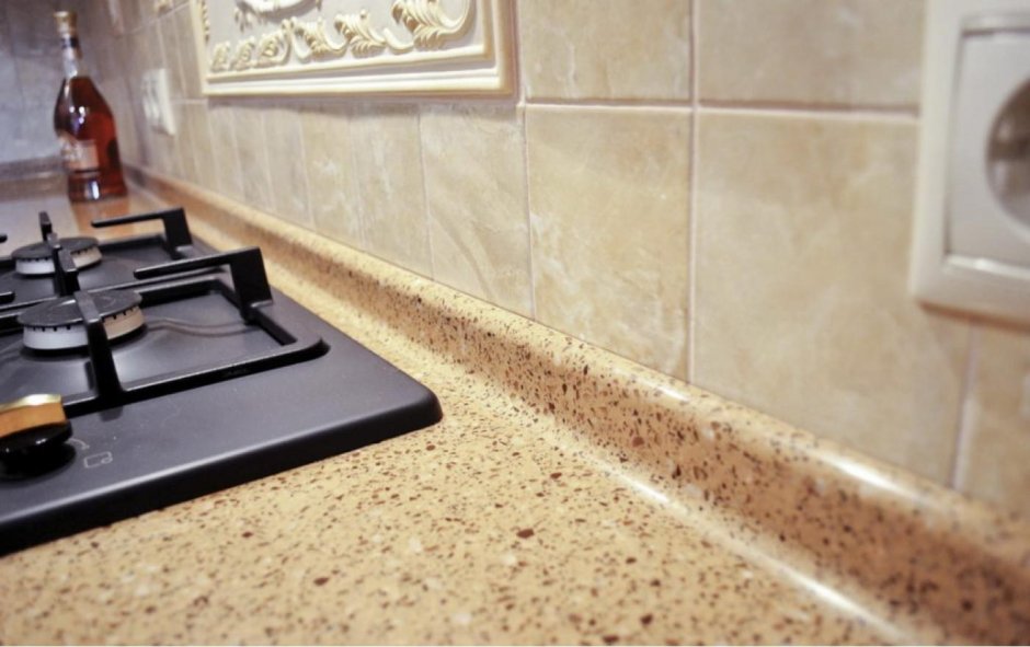 Плинтус кухонный для столешницы