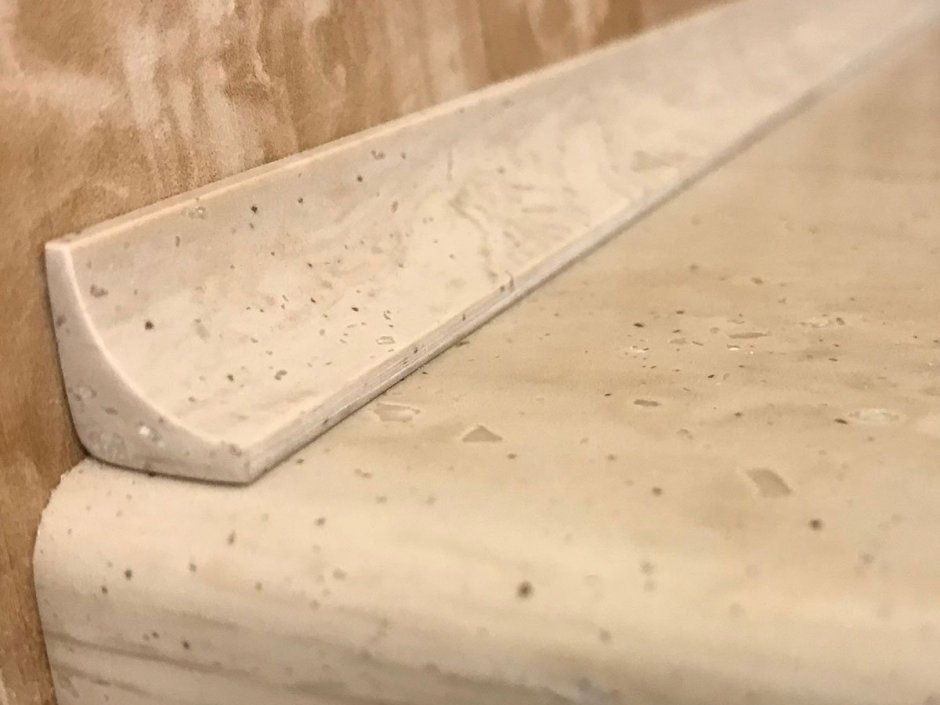 Бортик для столешницы на кухне из искусственного камня Акрилика