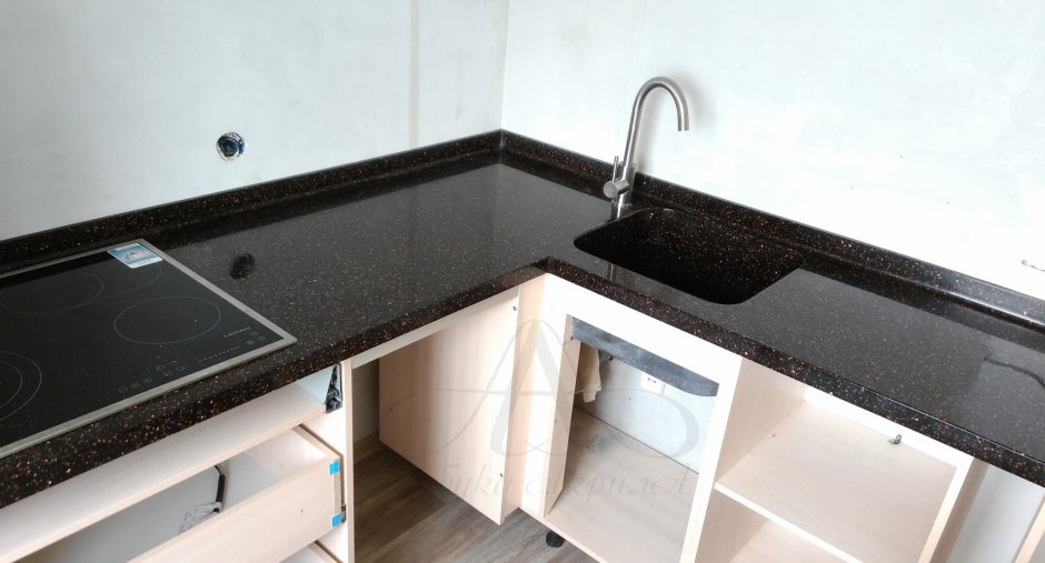 Стык столешницы и фартука