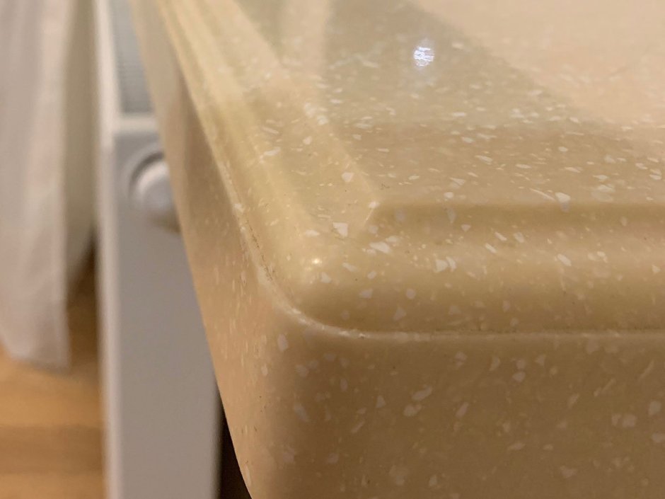 Столешница из искусственного камня с бортиком