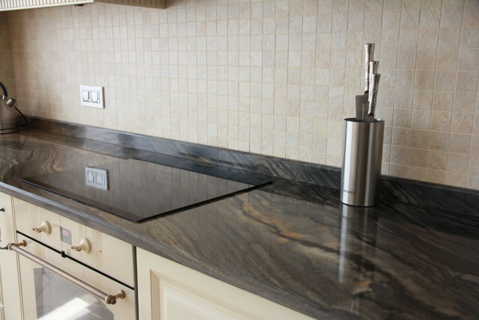 Бортик столешницы из гранита