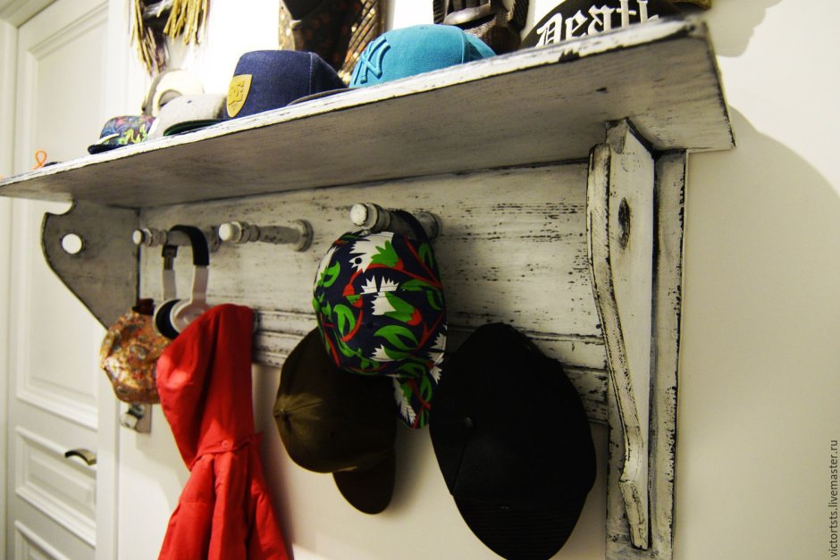 Полка в коридор для шапок