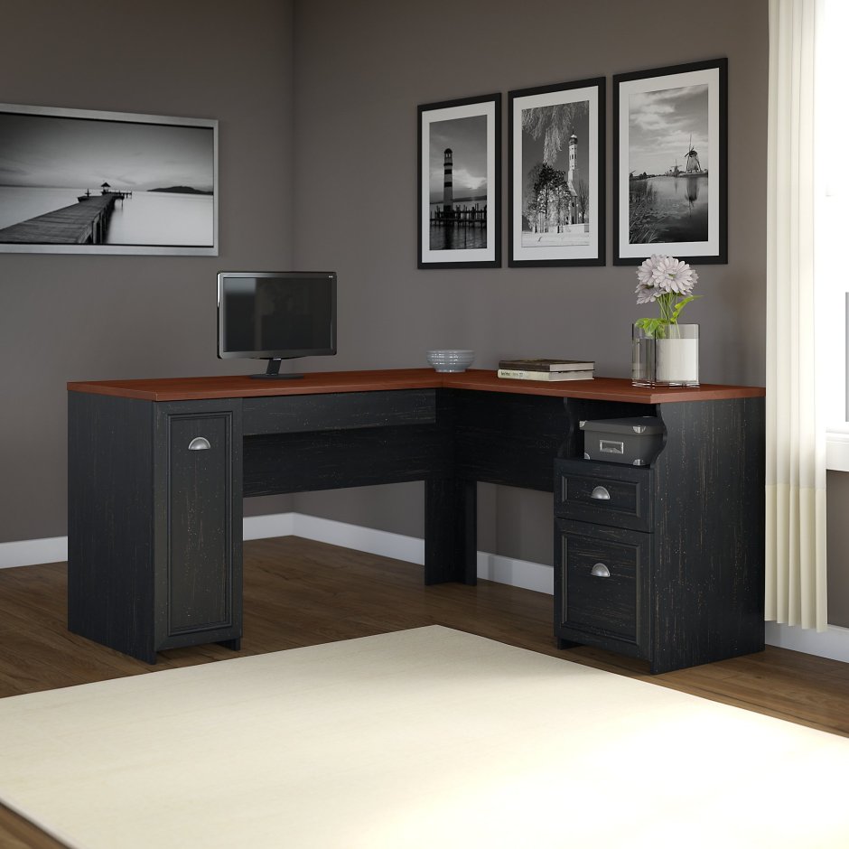 Угловой стол для кабинета домашнего