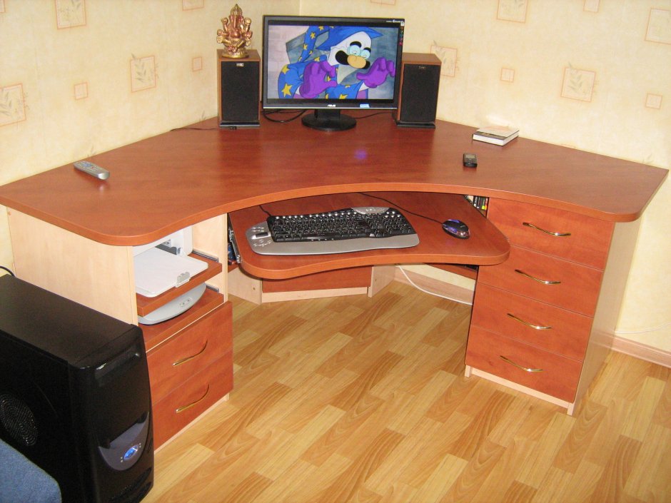 Большие угловые столы