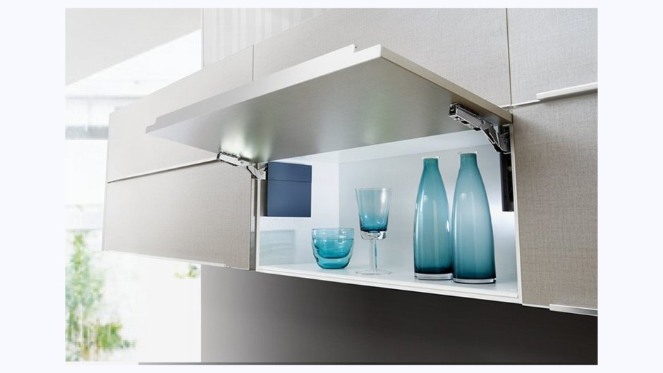 Откидная дверца шкафа