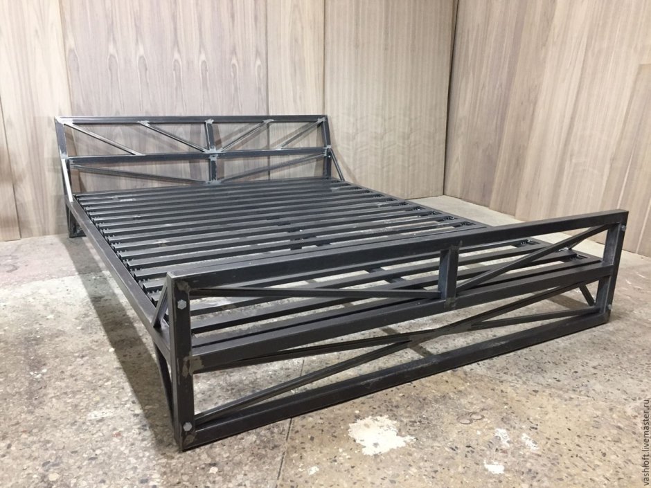 Кровать в стиле лофт из металла