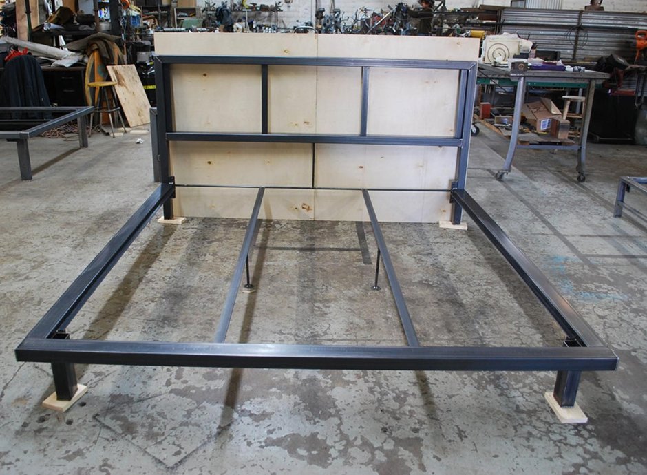 Кровать из металлического уголка