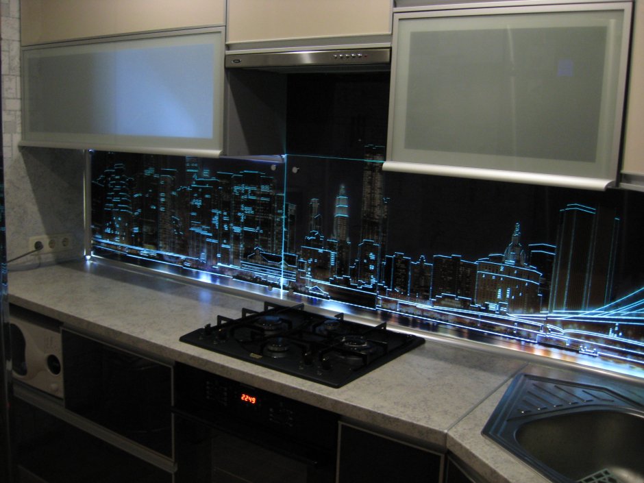 Стеклянные стеновые панели для кухни