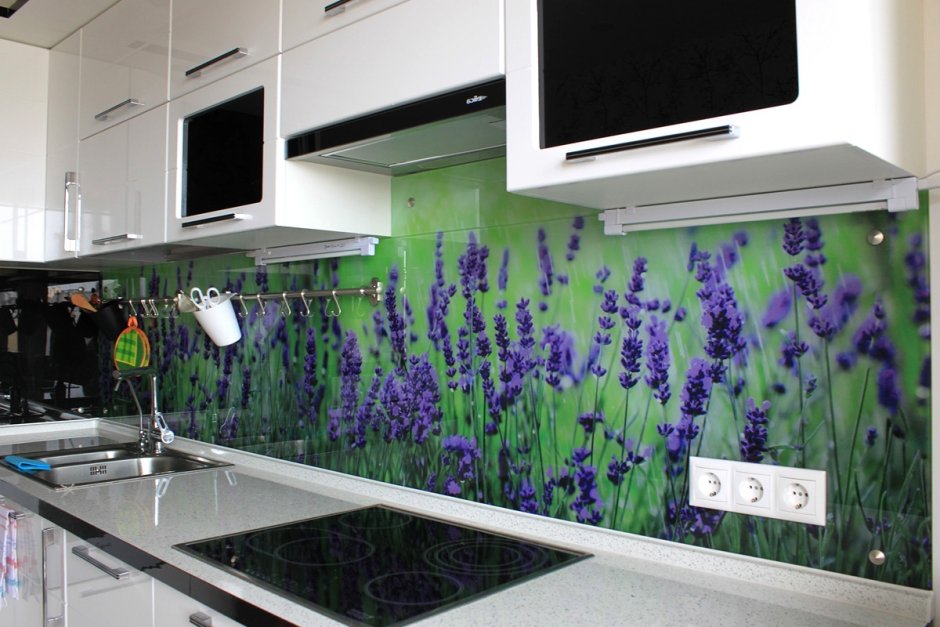 Кухонный фартук из стекла