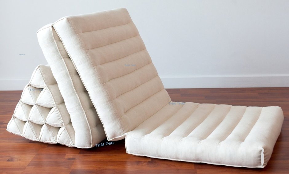 Треугольная кровать