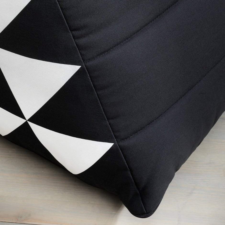 Треугольная подушка