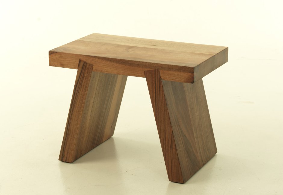 Стильные табуретки из дерева