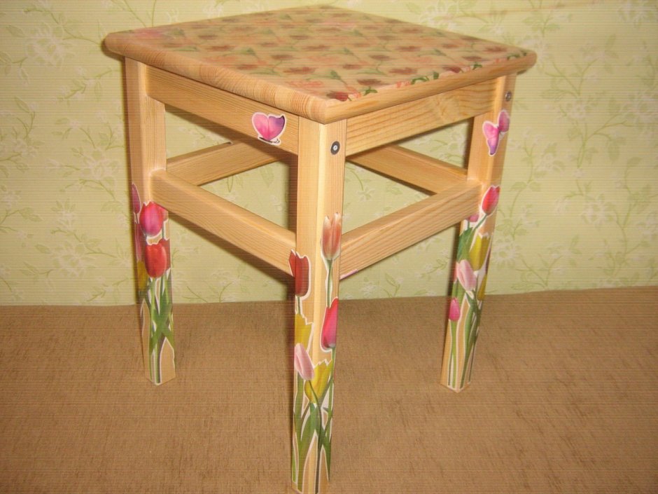 Декор маленькой табуретки