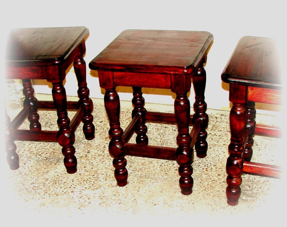 Табурет с точеными ножками