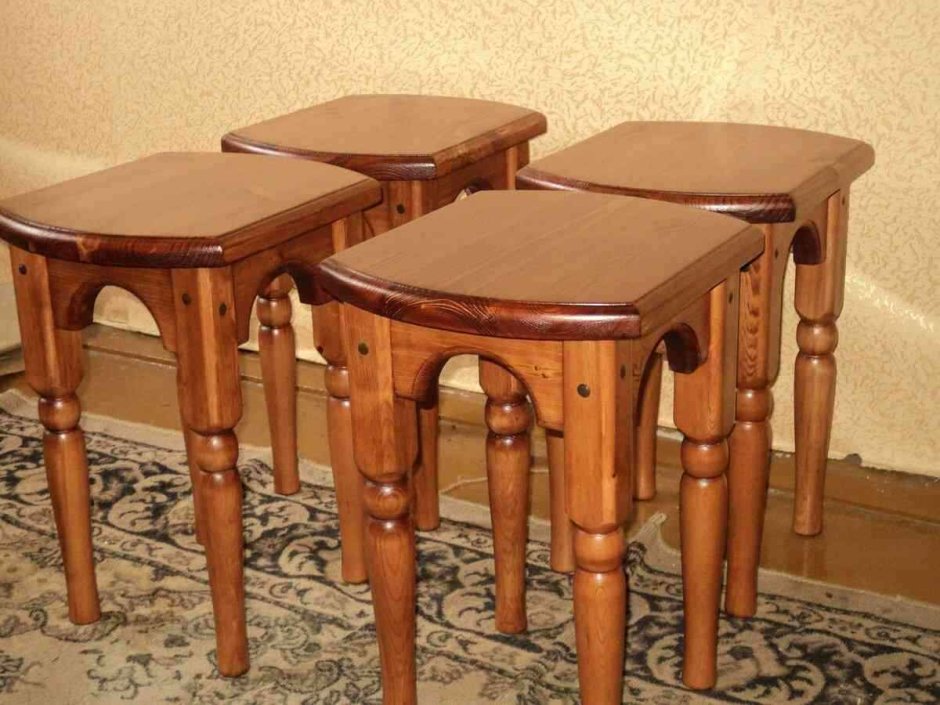 Табурет деревянный резной