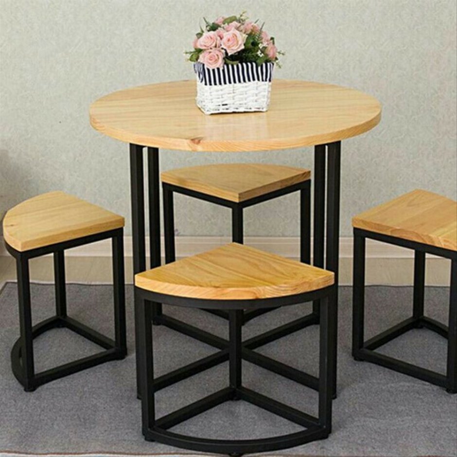 Кухонный стол с табуретками