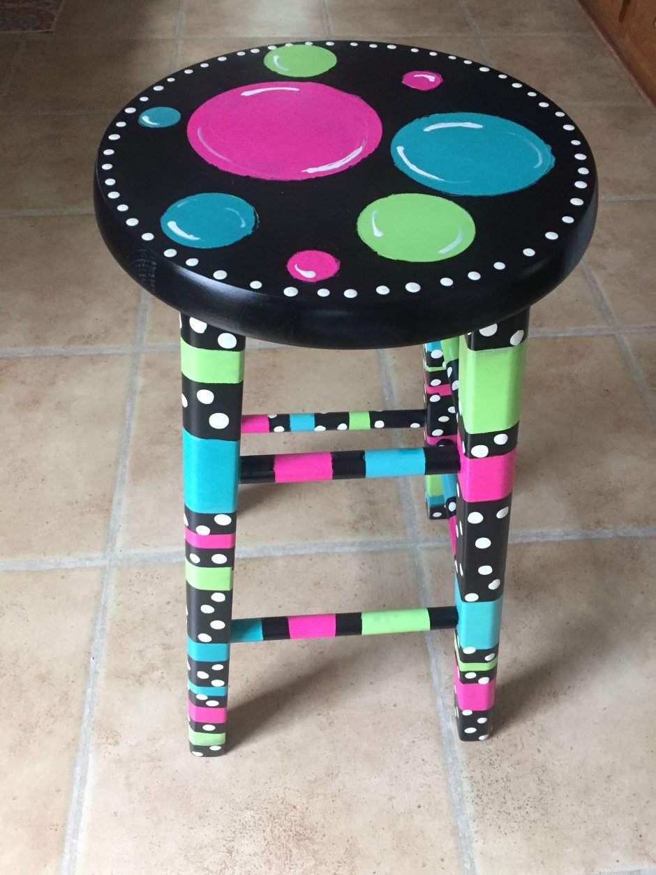 Необычное окрашивание табурета