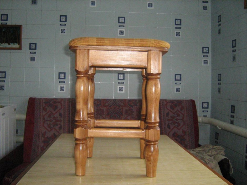 Табурет на токарном станке по дереву