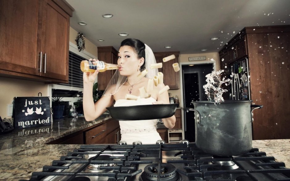 Прикольная фотосессия на кухне