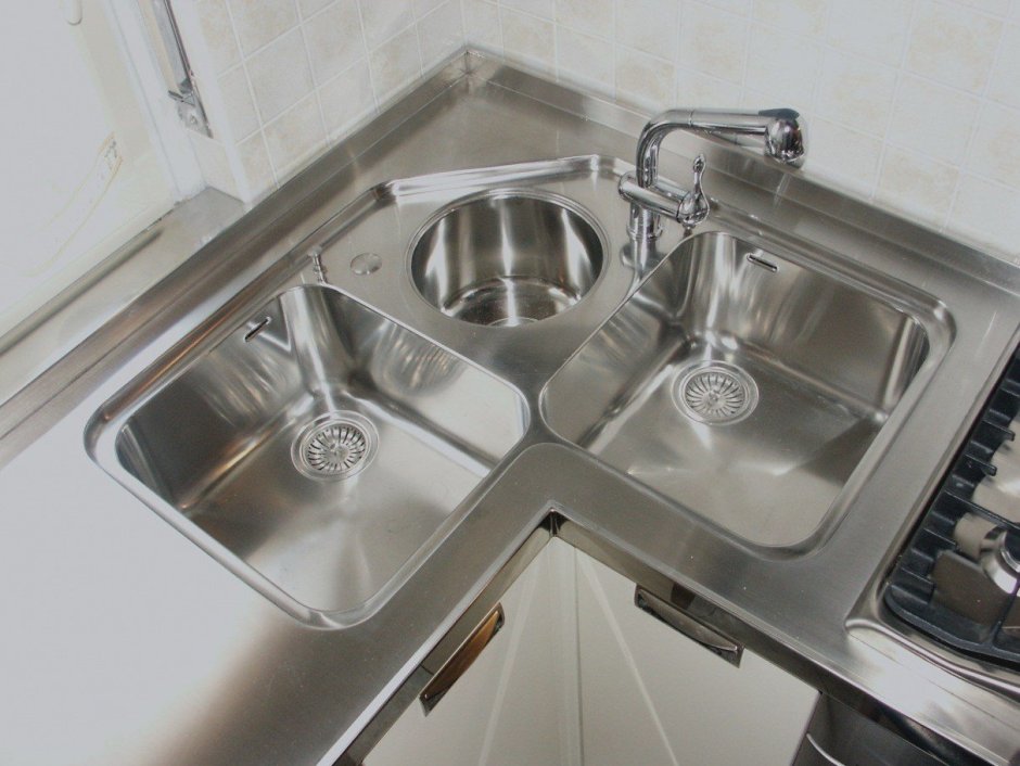 Кухонные гарнитуры с угловой мойк