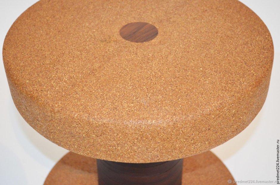 Столик из пробок и эпоксидной смолы