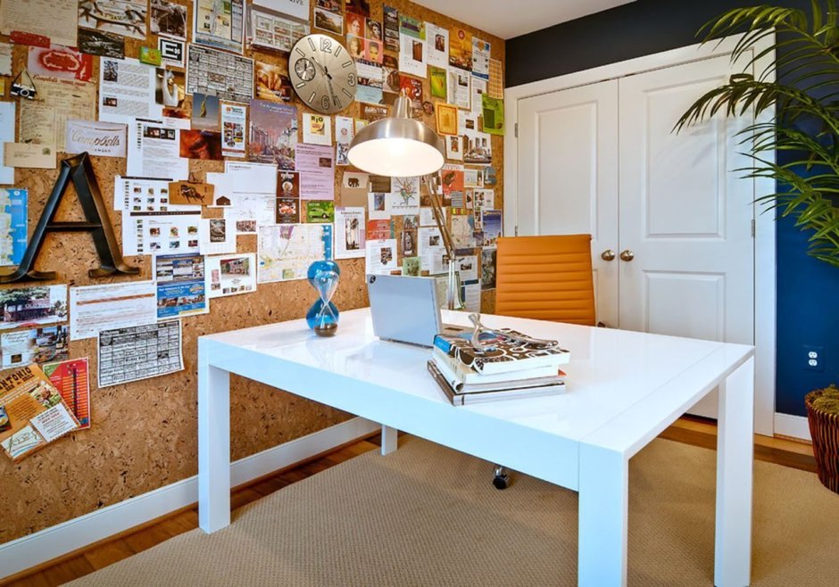 Стол с пивными крышками из эпоксидной смолы