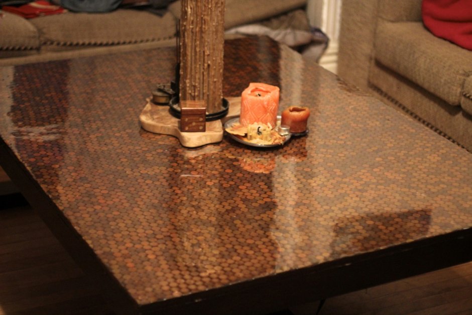 Рабочий стол с полками