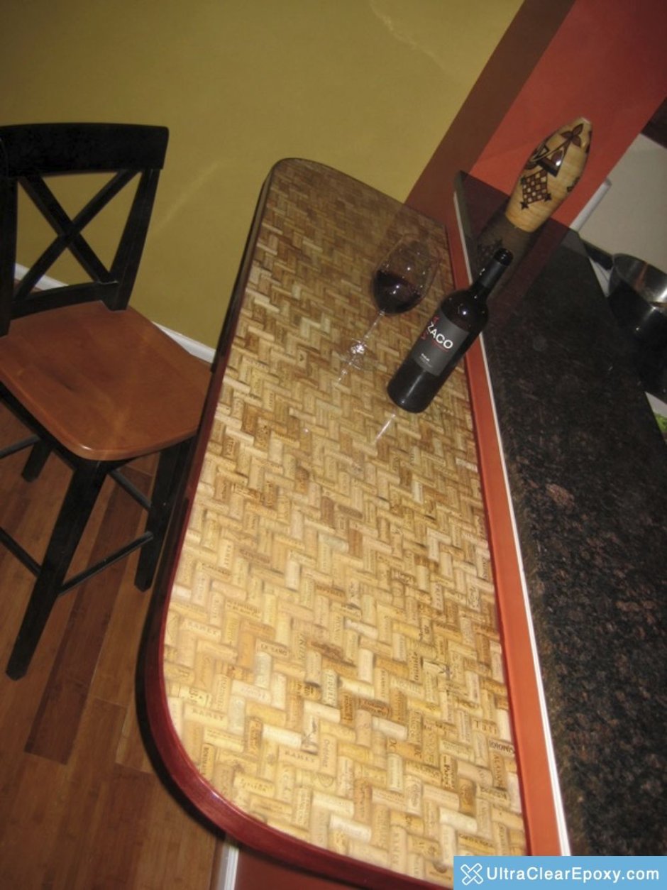 Стол из пробкового дерева