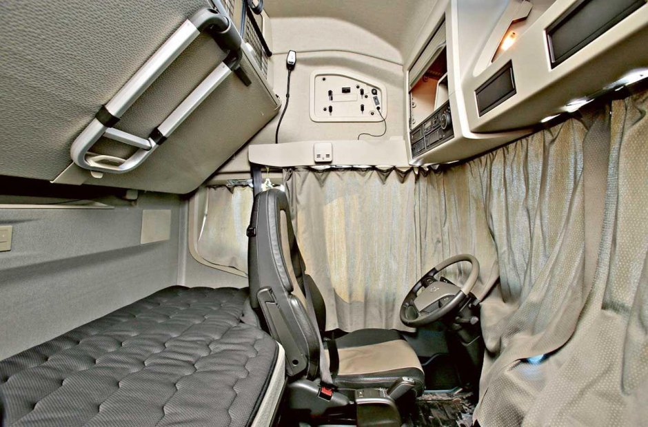 Volvo FH 540 XL Interior