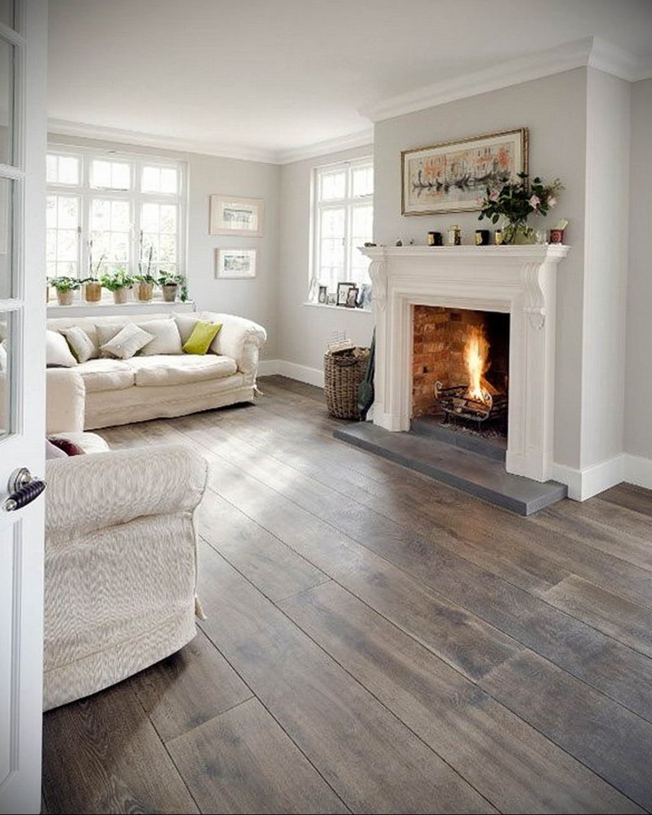 Белый ламинат в гостиной