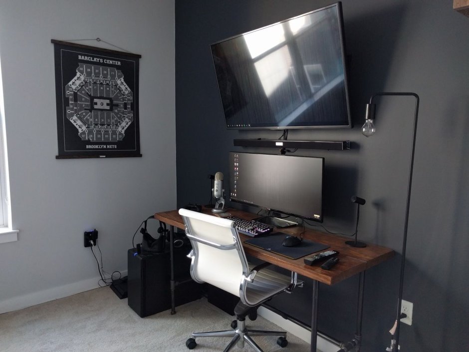 Компьютерный стол для фотографа