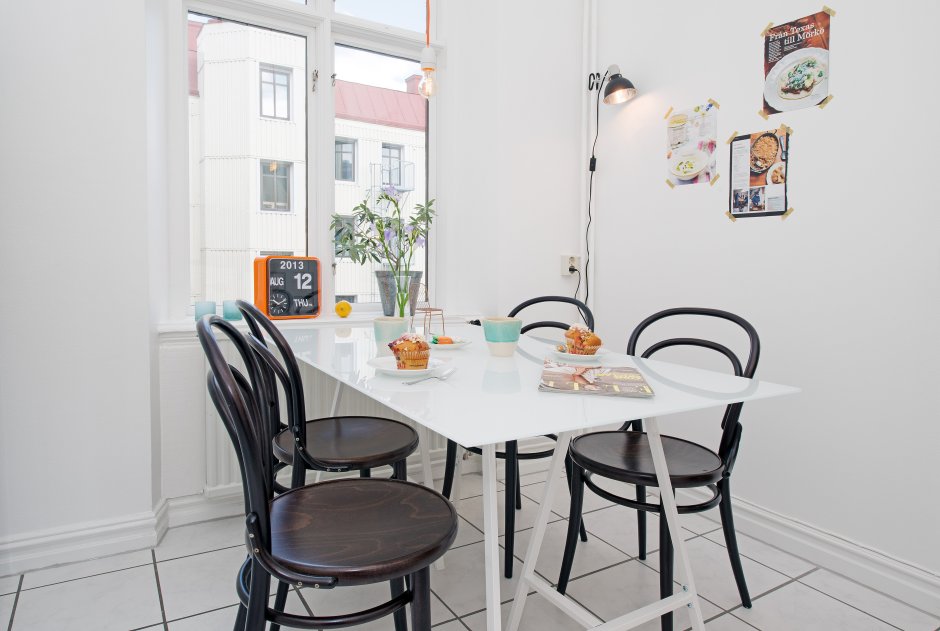 Стол белый кухонный Сканди