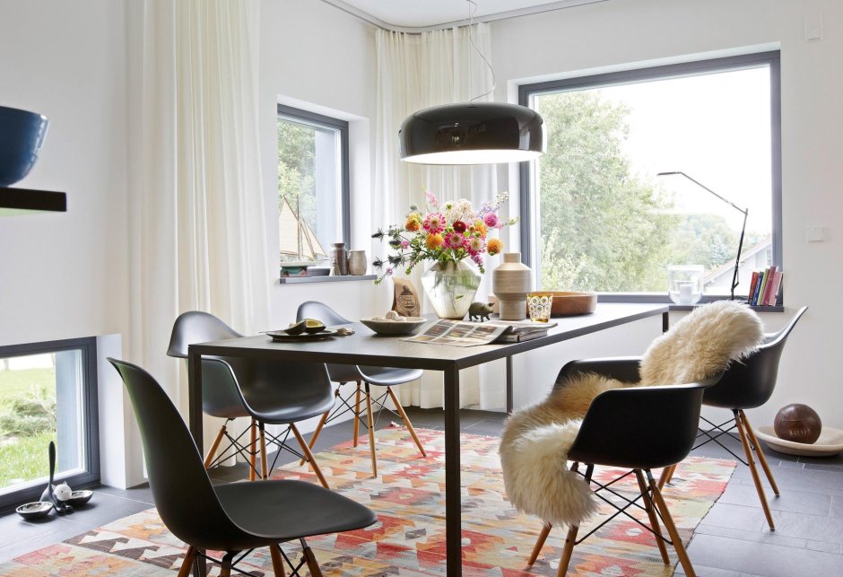 Обеденный стол в стиле Сканди