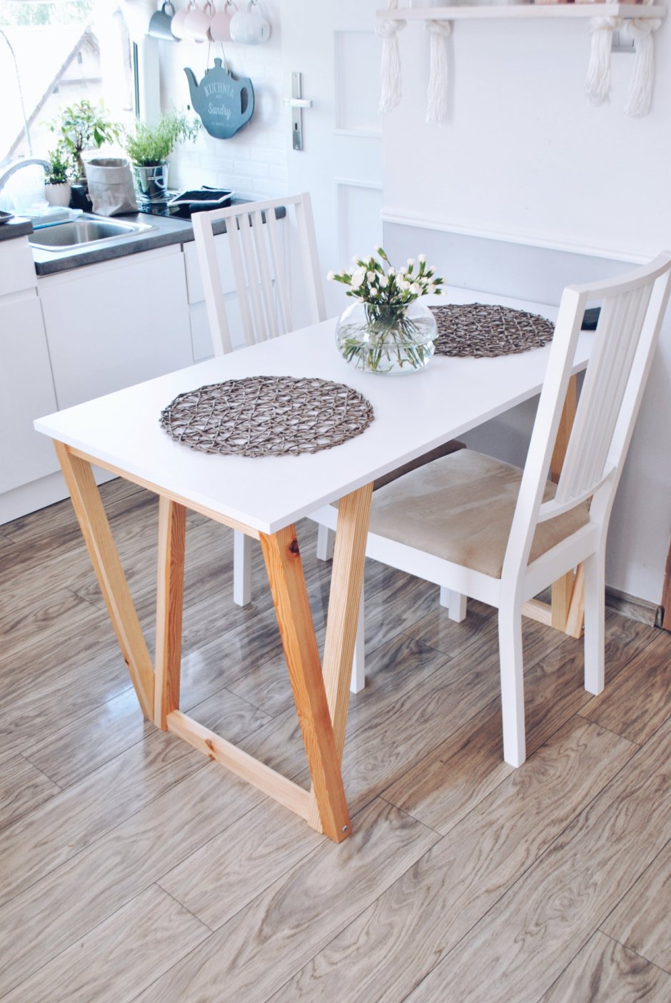 Обеденная группа в скандинавском стиле