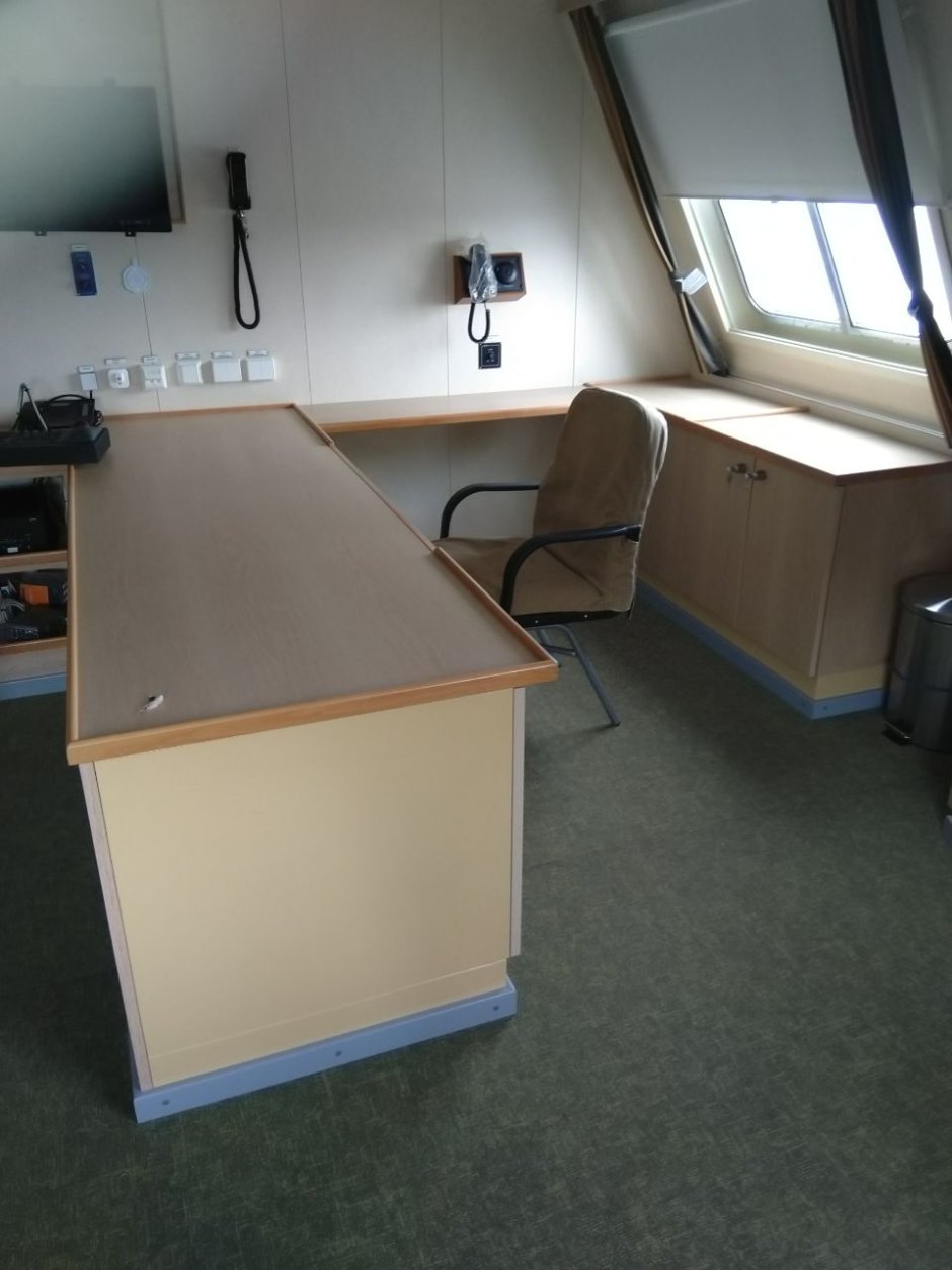 Металлическая судовая мебель