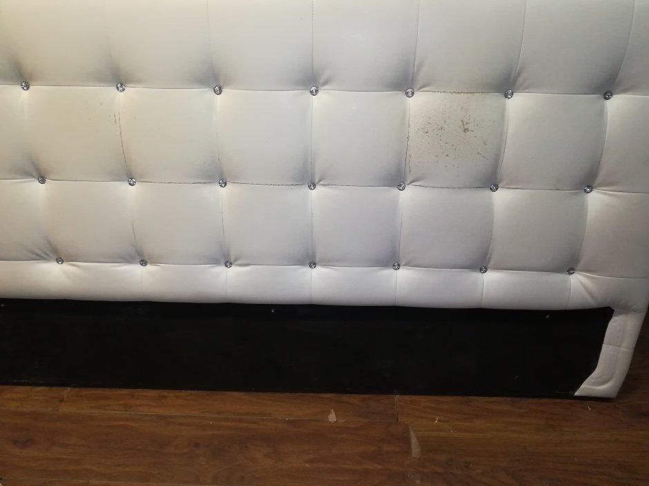 Кровать обшитая кожзамом