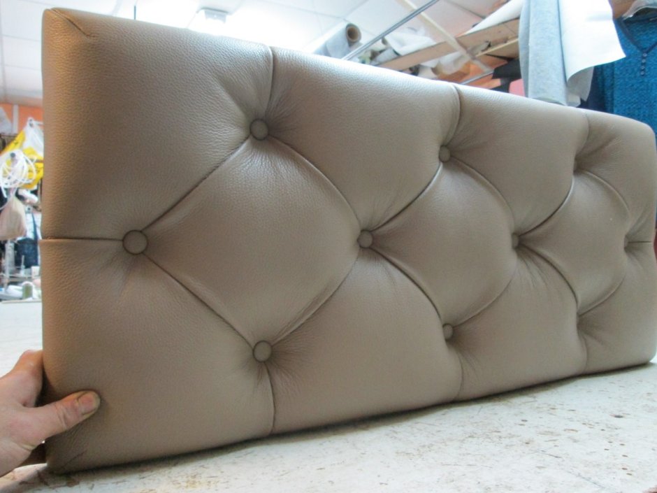 Кровать обшитая кожзамом