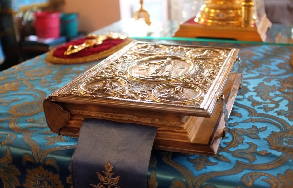 Аналой деревянный на ножке