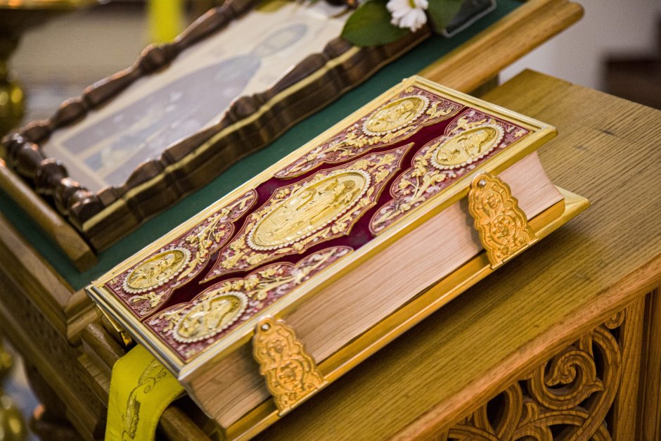 Аналой деревянный на ножке