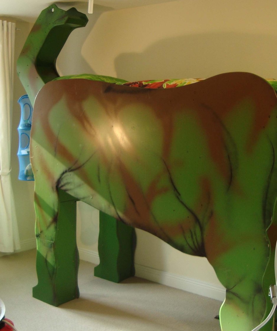 Кровать в форме динозавра