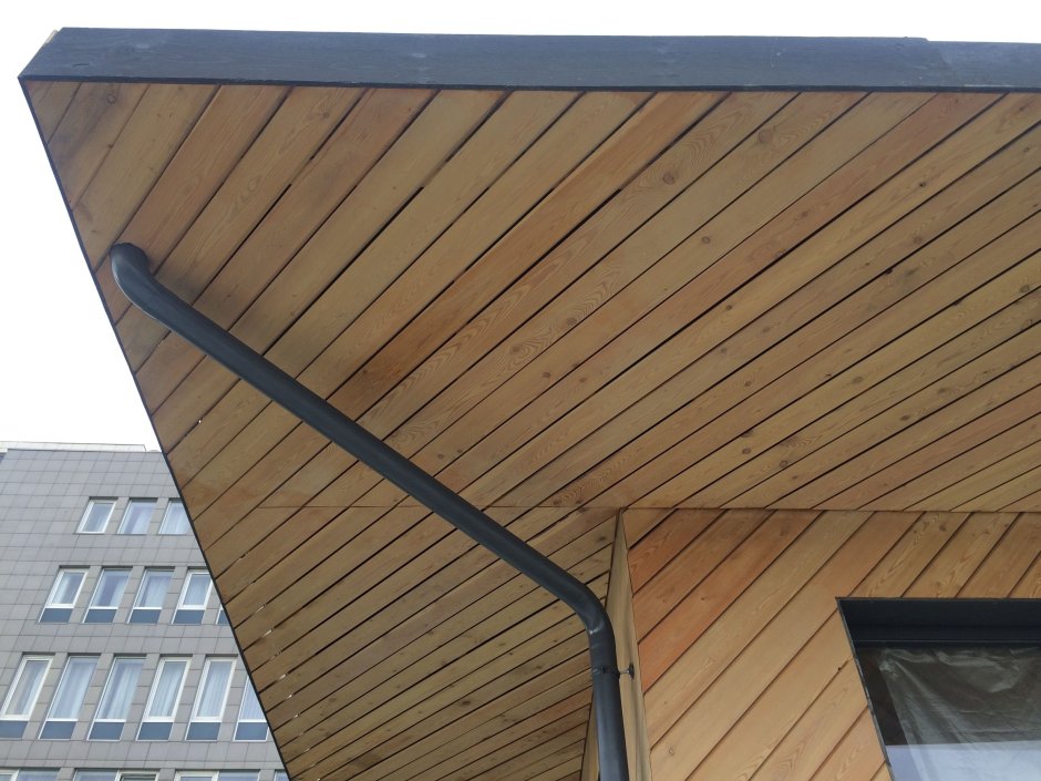 Планкен снизу крыши