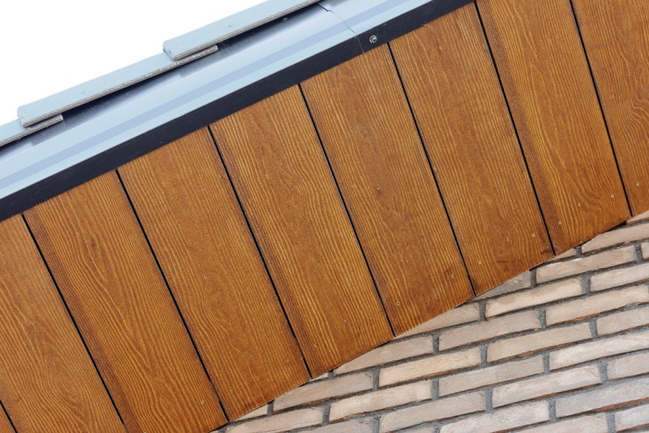 Подшивка фронтонного свеса