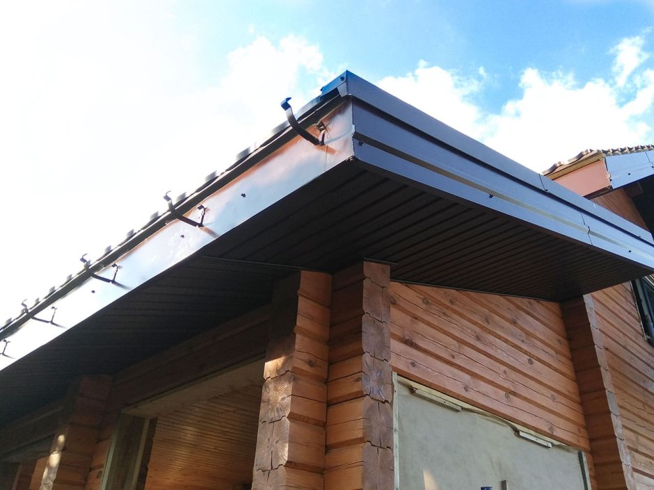 Торцевая планка подшивки свеса кровли