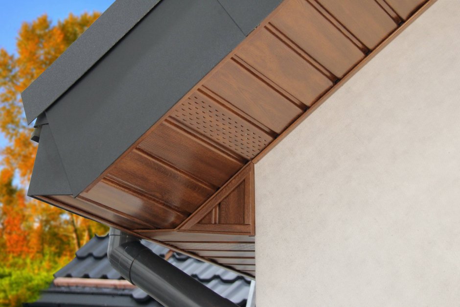 Подшивка свесов карнизов кровли коричневый софит