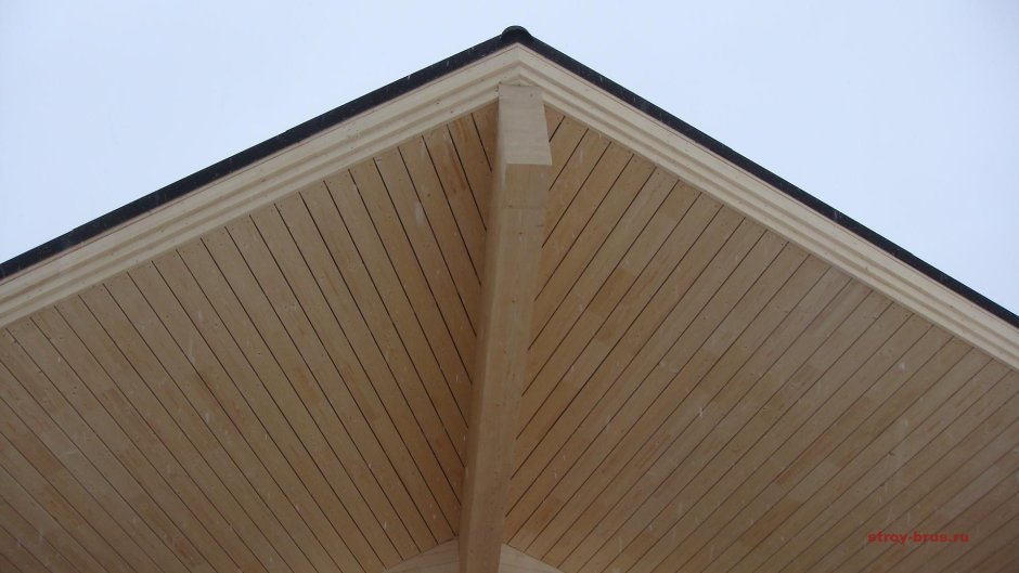 Подшивка фронтона крыши доской